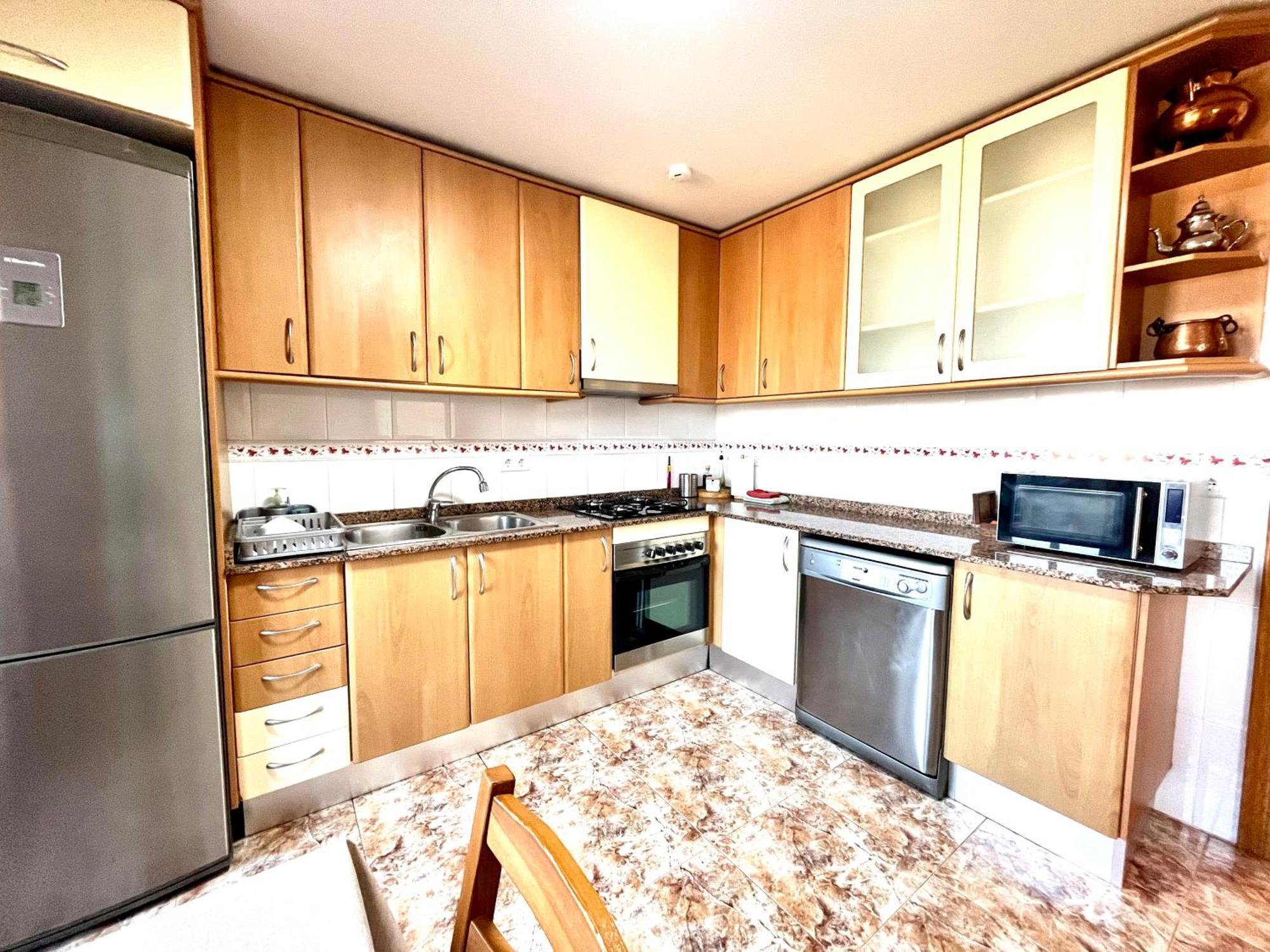 Amplio Apartamento, 5 Camas Sant Esteve Sesrovires Exterior photo